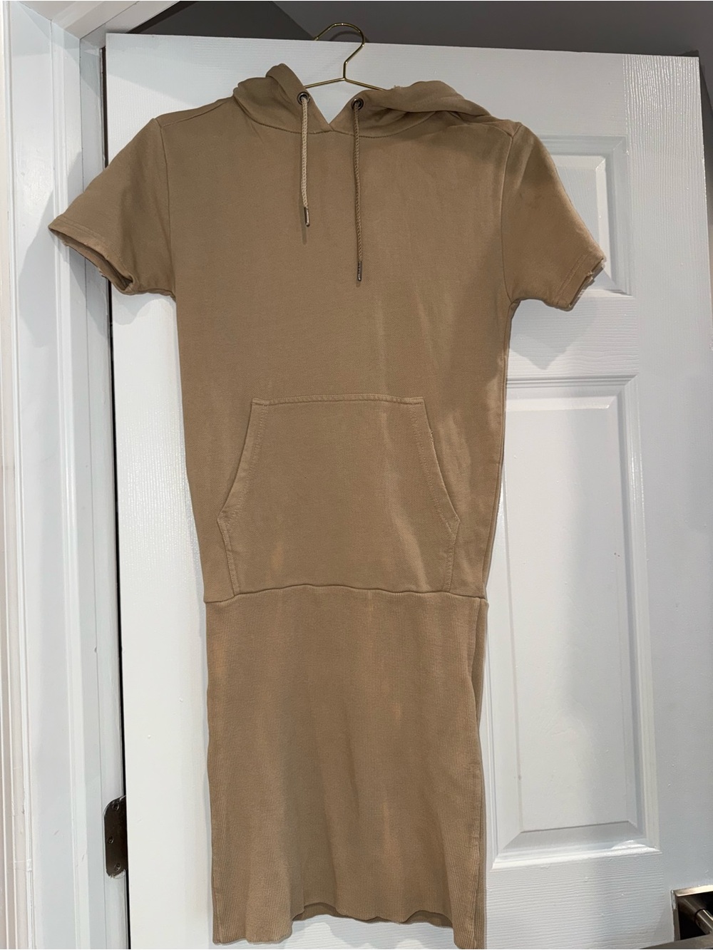 Seroya Short-Sleeve Hoodie Midi Dress in Tan